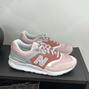 New Balance pink 997H